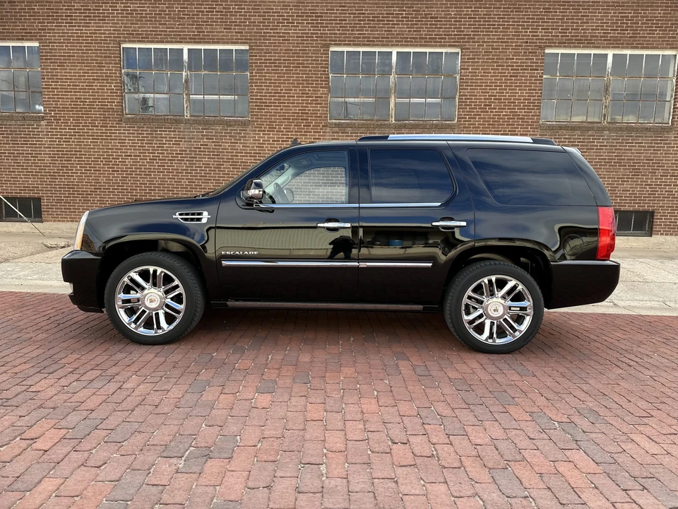 2011 Cadillac Escalade & EXT 3rd Gen - Image 15 of 31