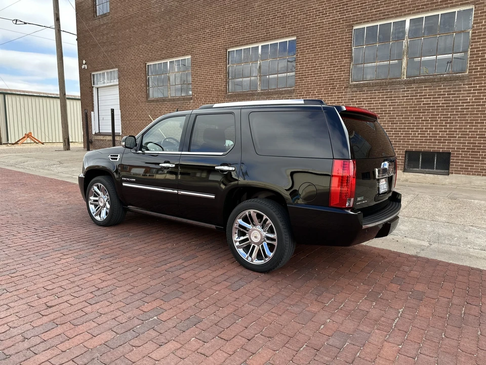2011 Cadillac Escalade & EXT 3rd Gen - Image 14 of 31