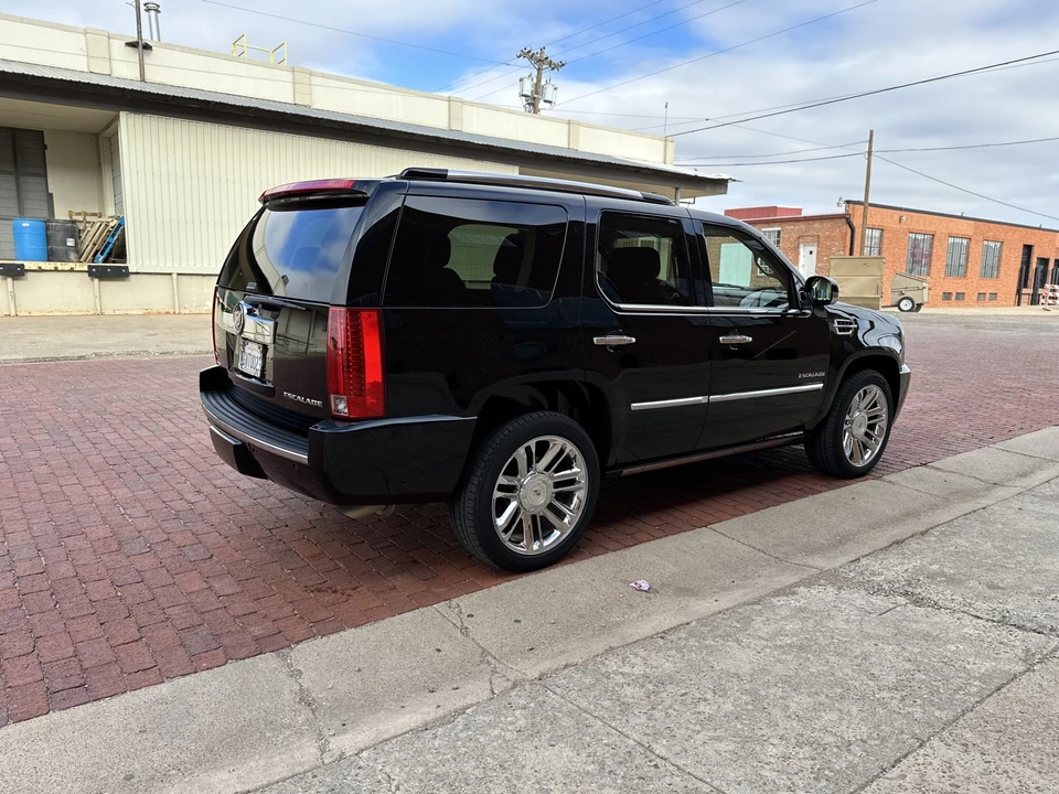 2011 Cadillac Escalade & EXT 3rd Gen - Image 10 of 31