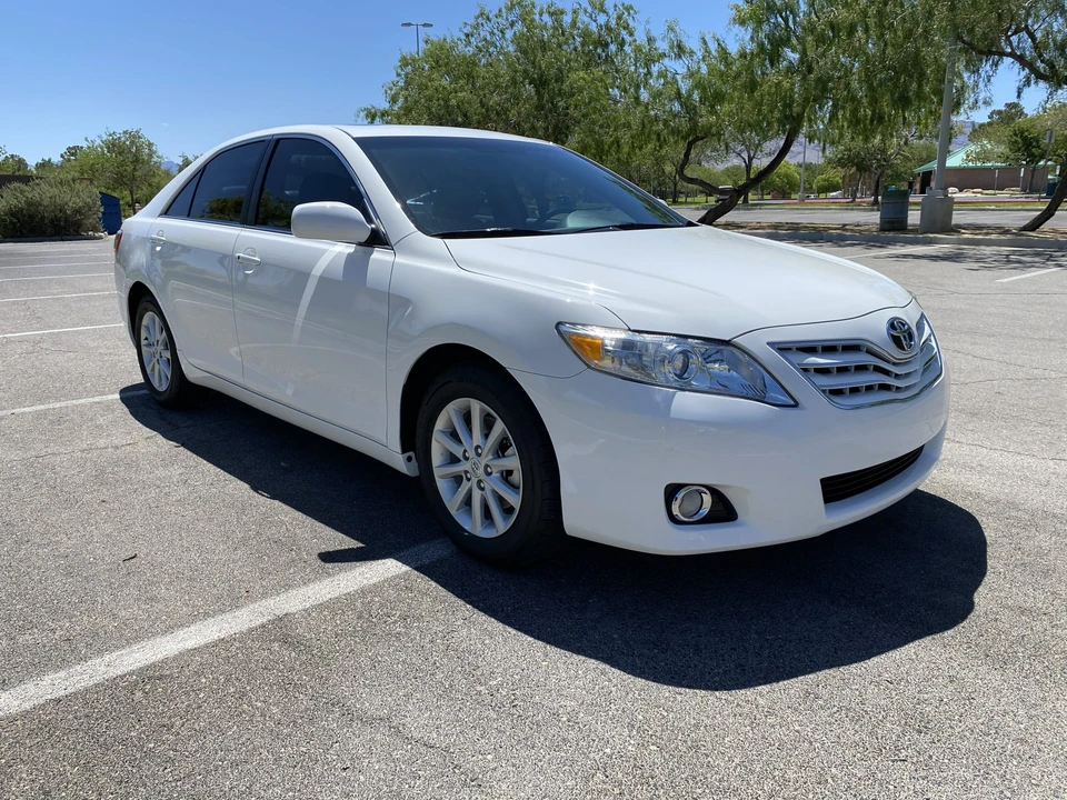 2011 Toyota Camry 6th Gen - Image 10 of 31