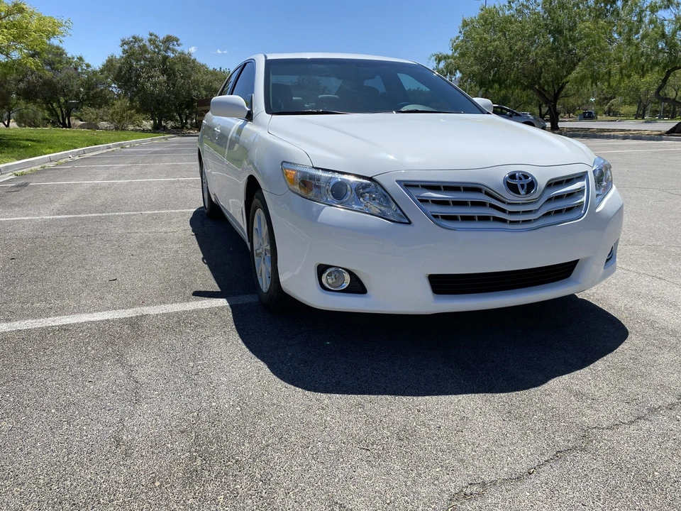 2011 Toyota Camry 6th Gen - Image 12 of 31