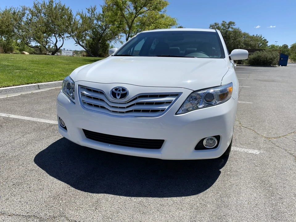 2011 Toyota Camry 6th Gen - Image 2 of 31