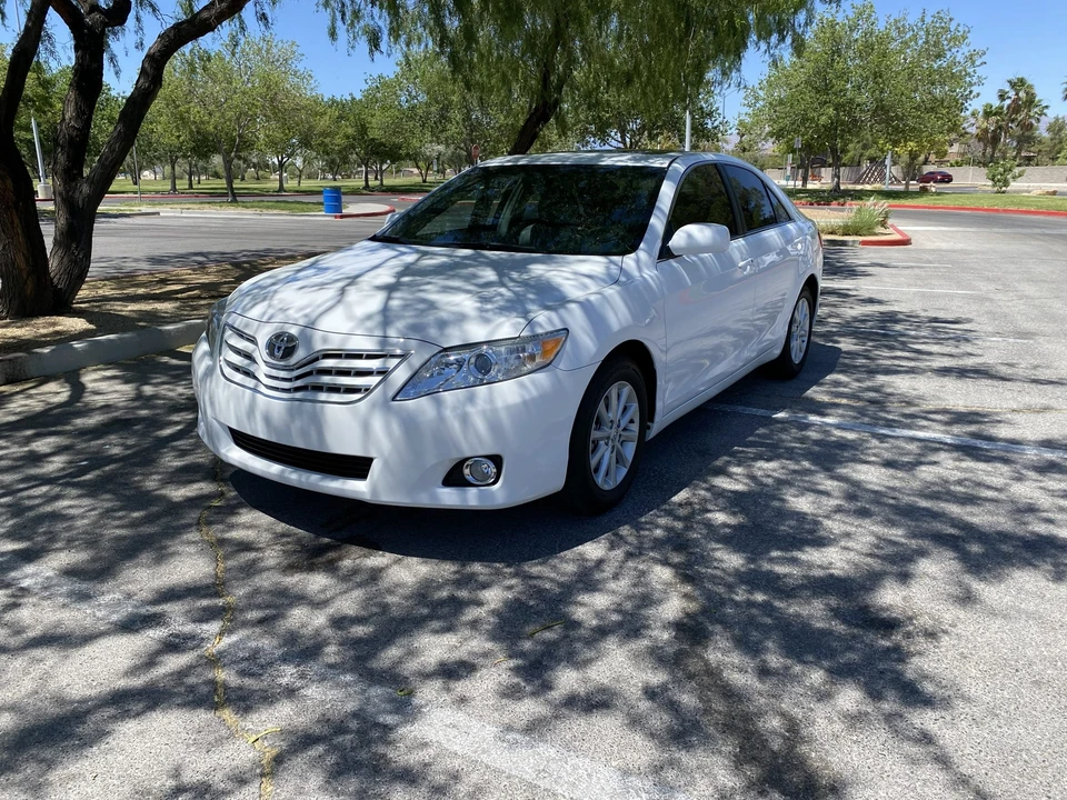 2011 Toyota Camry 6th Gen - Image 3 of 31