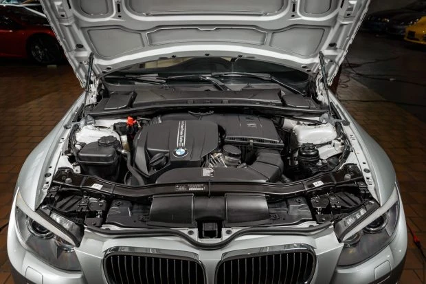 2012 BMW E93 335i Convertible - Image 6 of 7