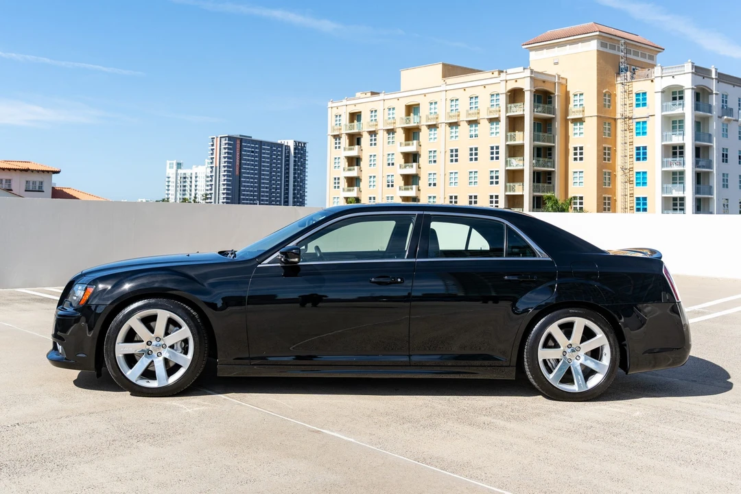 2012 Chrysler 300 (2005-2023) - Image 9 of 31