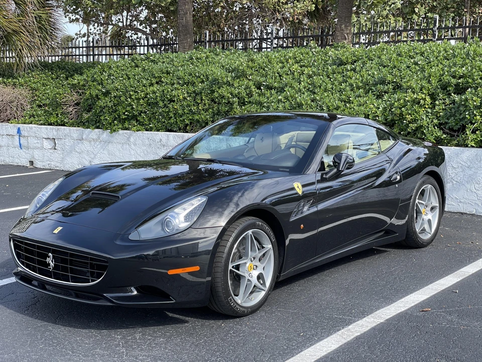 2012 Ferrari California - Image 2 of 31