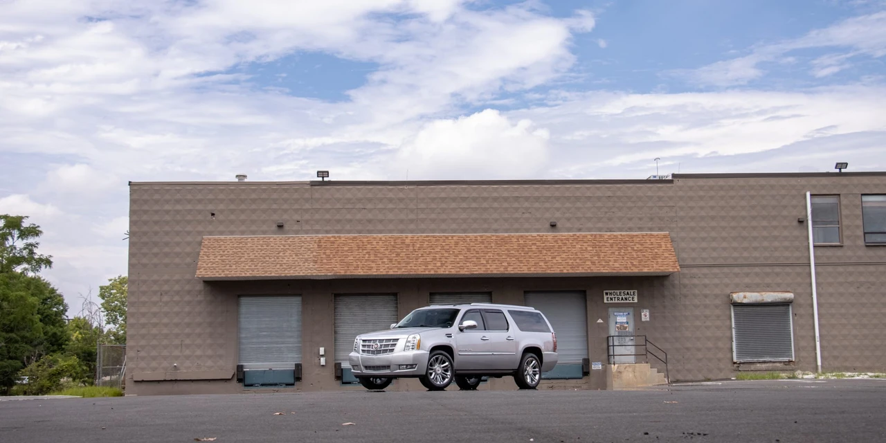 2013 Cadillac Escalade & EXT 3rd Gen - Image 2 of 31