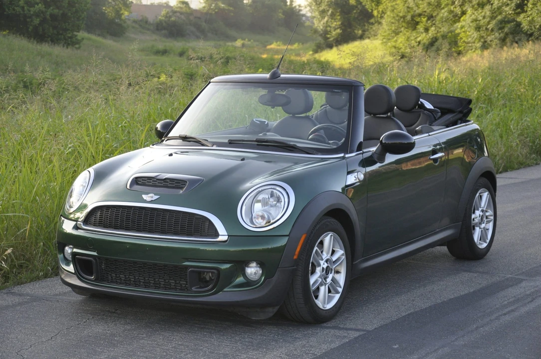 2013 Mini Mini 2nd Gen - Image 2 of 31