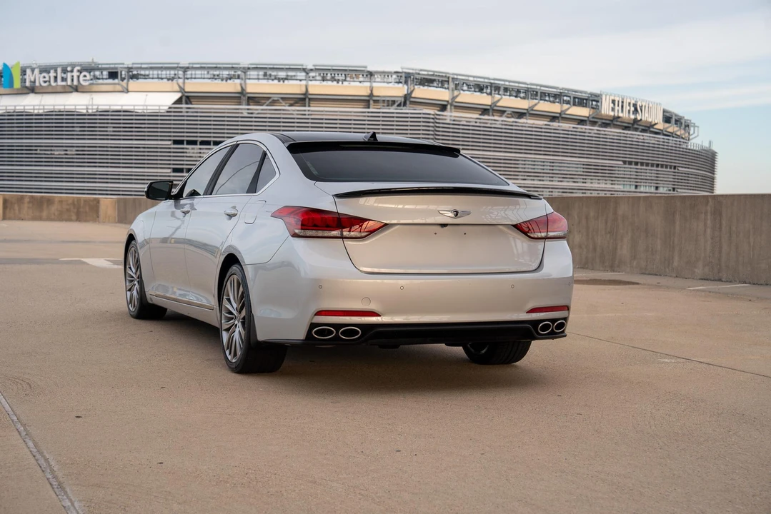 2015 Hyundai Genesis - Image 10 of 31