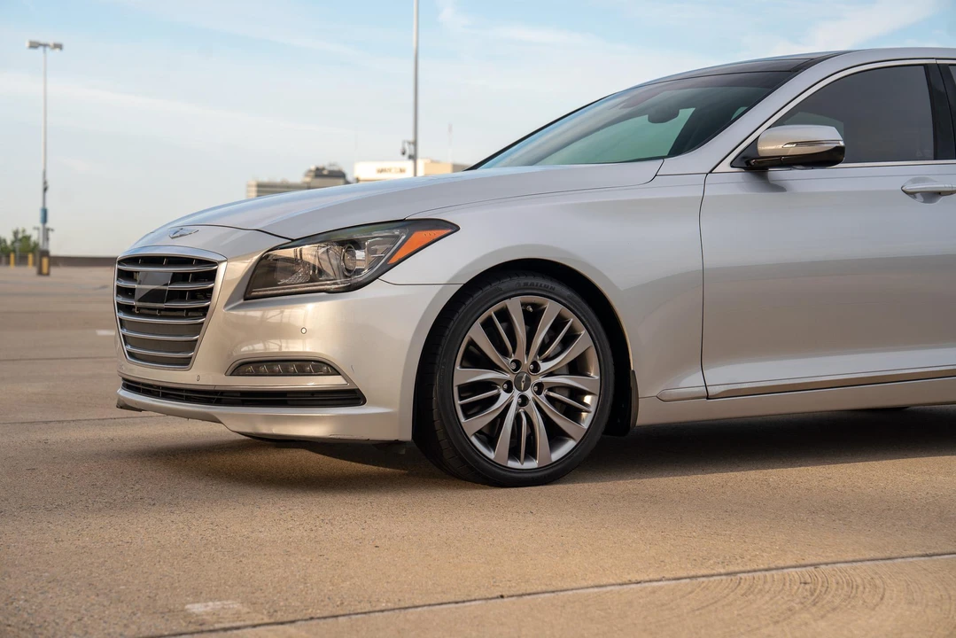 2015 Hyundai Genesis - Image 16 of 31
