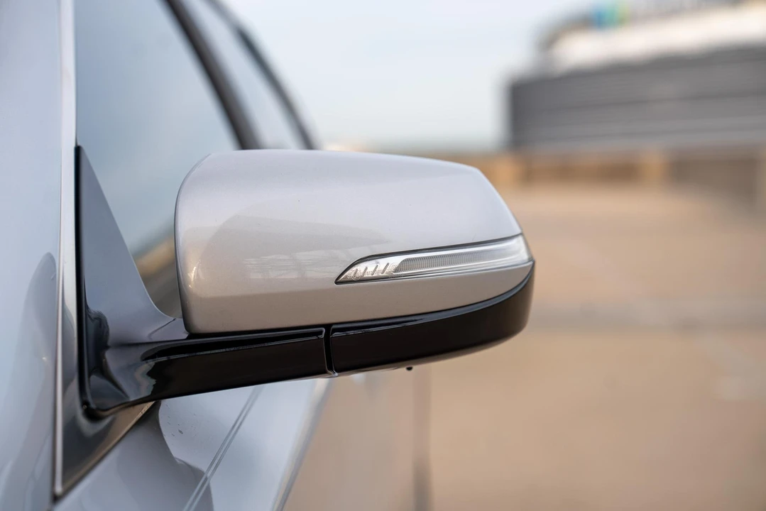 2015 Hyundai Genesis - Image 28 of 31
