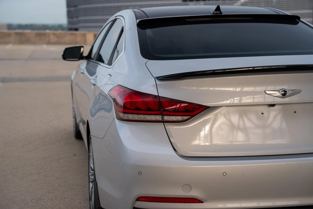 2015 Hyundai Genesis - Image 22 of 31