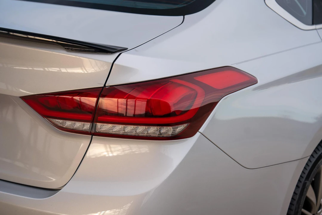 2015 Hyundai Genesis - Image 25 of 31