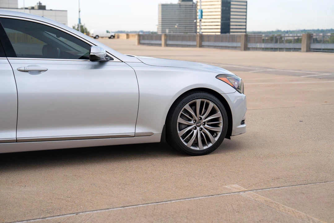 2015 Hyundai Genesis - Image 20 of 31