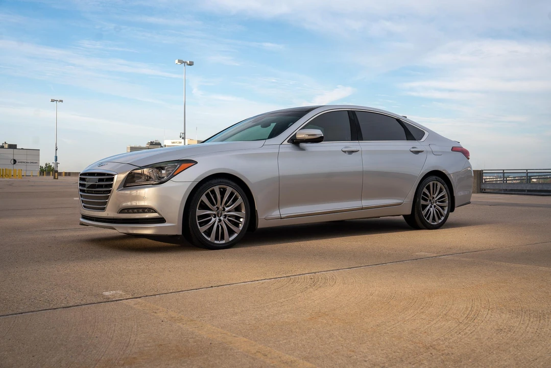 2015 Hyundai Genesis - Image 5 of 31
