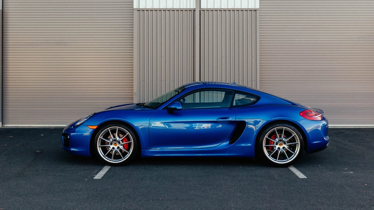 2015 Porsche 981 Cayman S - Image 18 of 31