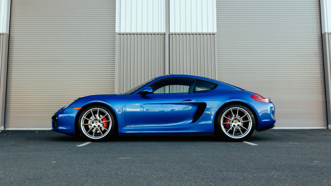 2015 Porsche 981 Cayman S - Image 19 of 31