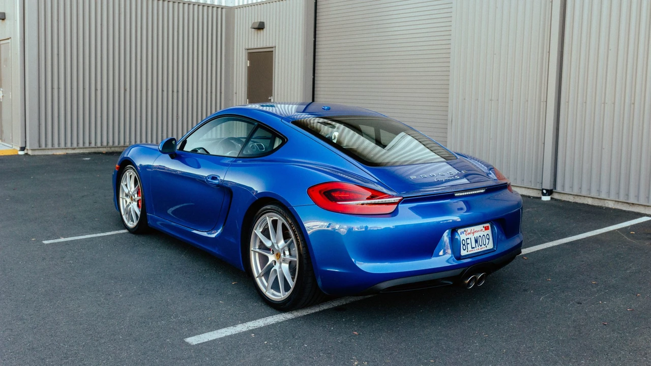 2015 Porsche 981 Cayman S - Image 14 of 31