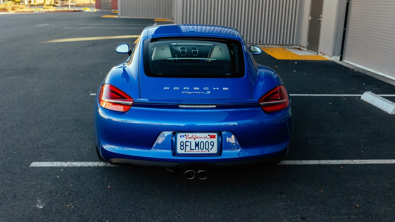 2015 Porsche 981 Cayman S - Image 13 of 31
