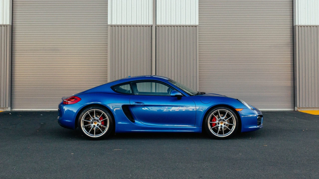 2015 Porsche 981 Cayman S - Image 8 of 31