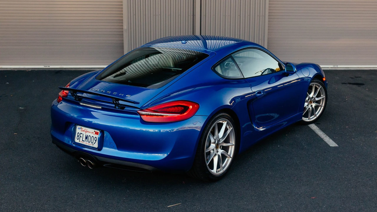 2015 Porsche 981 Cayman S - Image 10 of 31