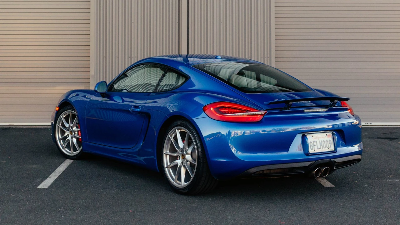 2015 Porsche 981 Cayman S - Image 16 of 31