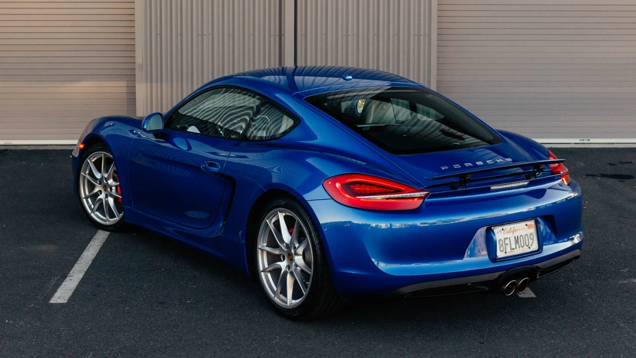 2015 Porsche 981 Cayman S - Image 15 of 31