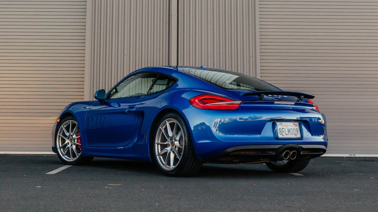 2015 Porsche 981 Cayman S - Image 17 of 31