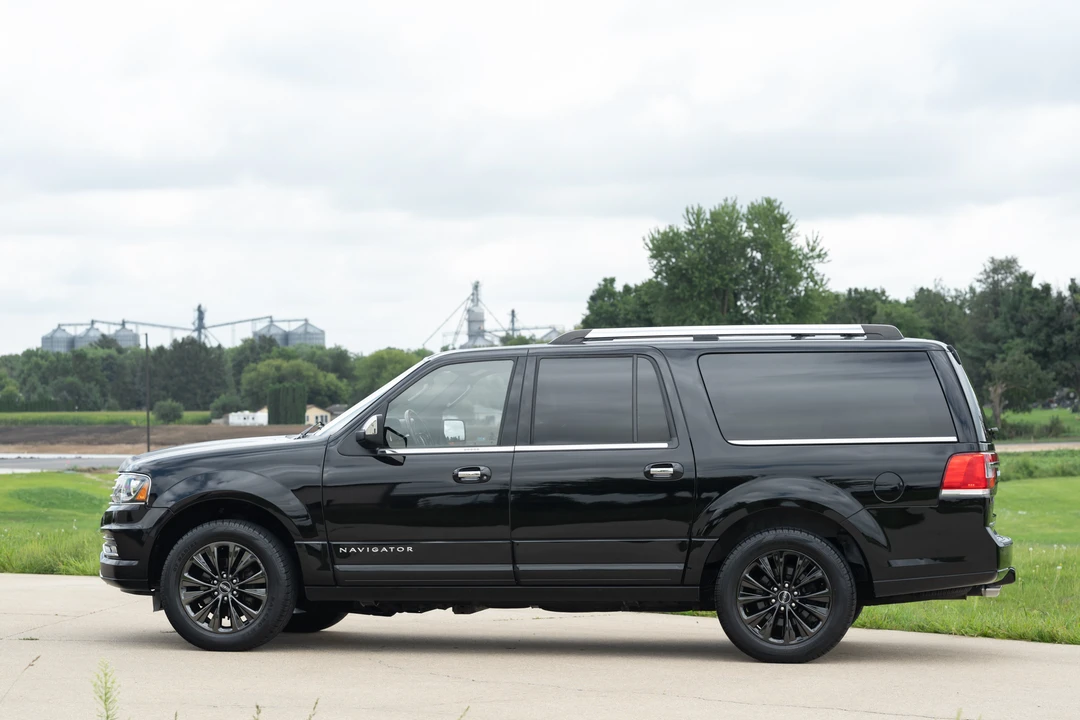 2016 Lincoln Navigator 3rd Gen - Image 6 of 31