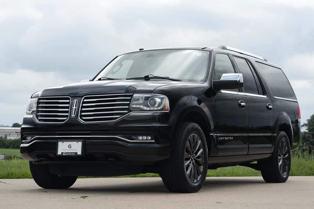 2016 Lincoln Navigator 3rd Gen - Image 2 of 31