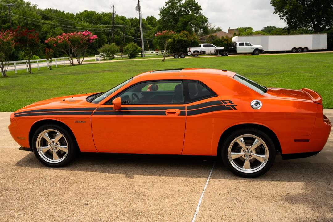 2009 Dodge Challenger 3rd Gen - Image 17 of 31