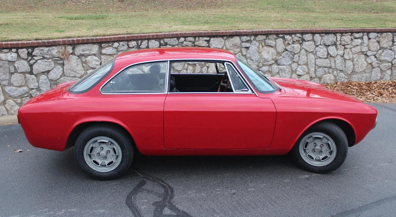 1974 Alfa Romeo 2000 GT Veloce - Image 23 of 31