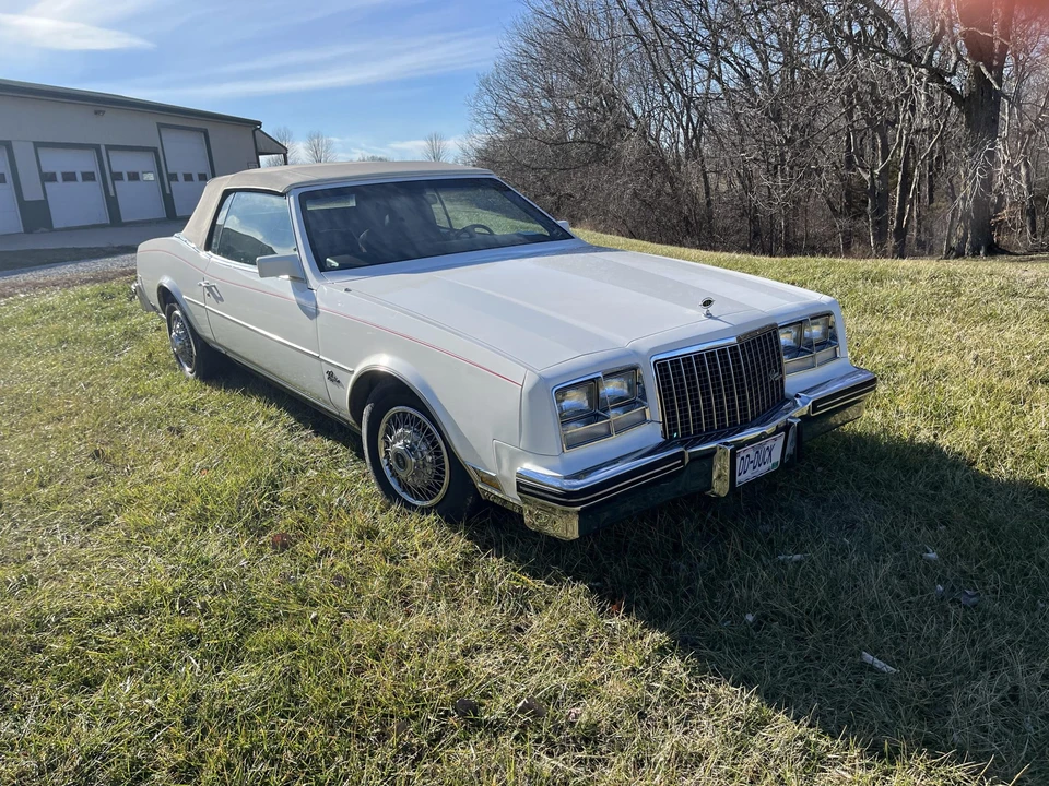 1983 Buick Riviera 4th-7th Gen - Image 2 of 31