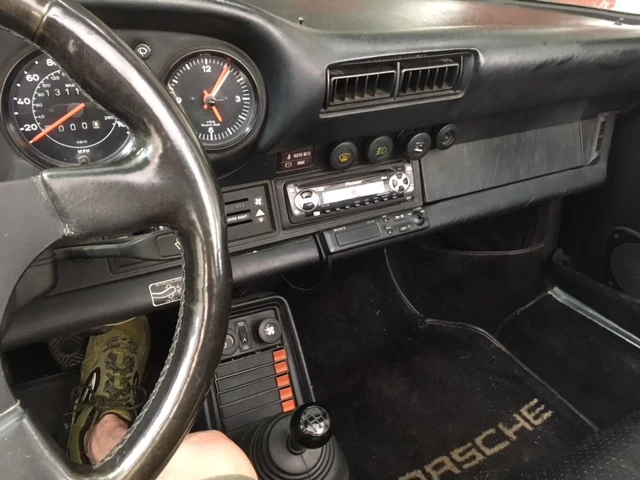 1983 Porsche 911 Carrera SC - Image 17 of 31