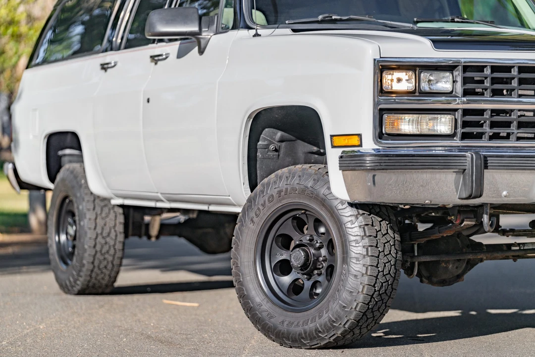 1991 Chevrolet Suburban 7th Gen - Image 16 of 31