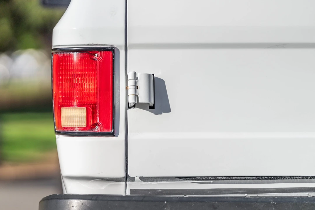 1991 Chevrolet Suburban 7th Gen - Image 14 of 31