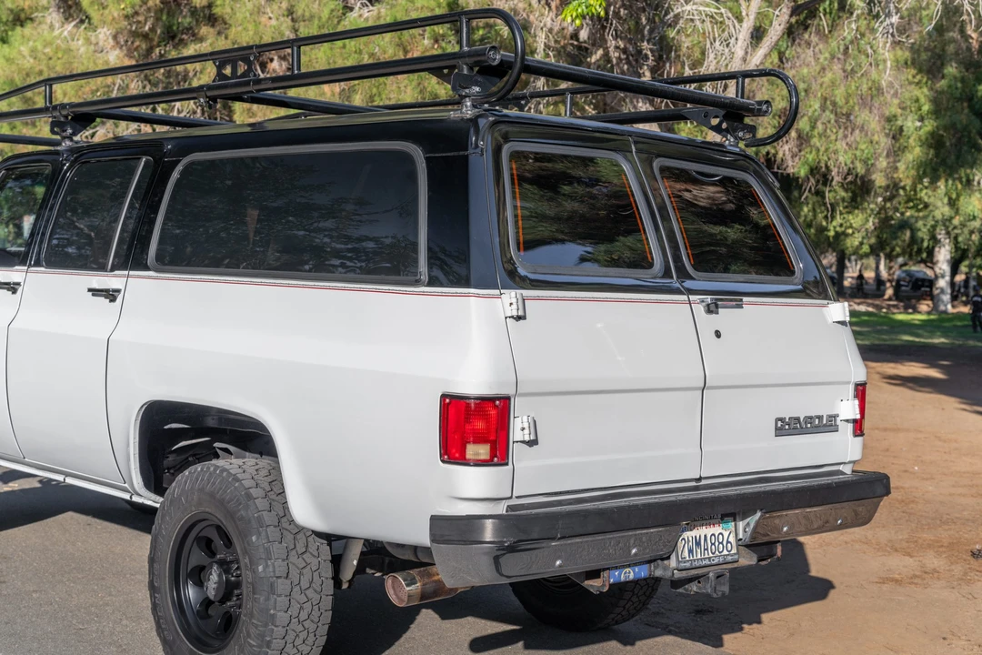 1991 Chevrolet Suburban 7th Gen - Image 21 of 31