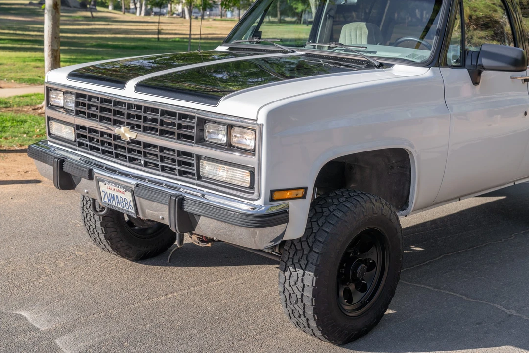 1991 Chevrolet Suburban 7th Gen - Image 19 of 31