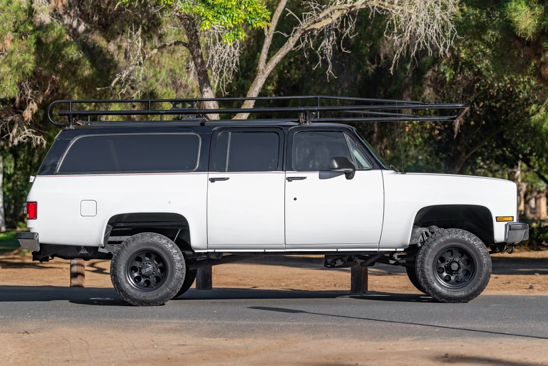1991 Chevrolet Suburban 7th Gen - Image 3 of 31