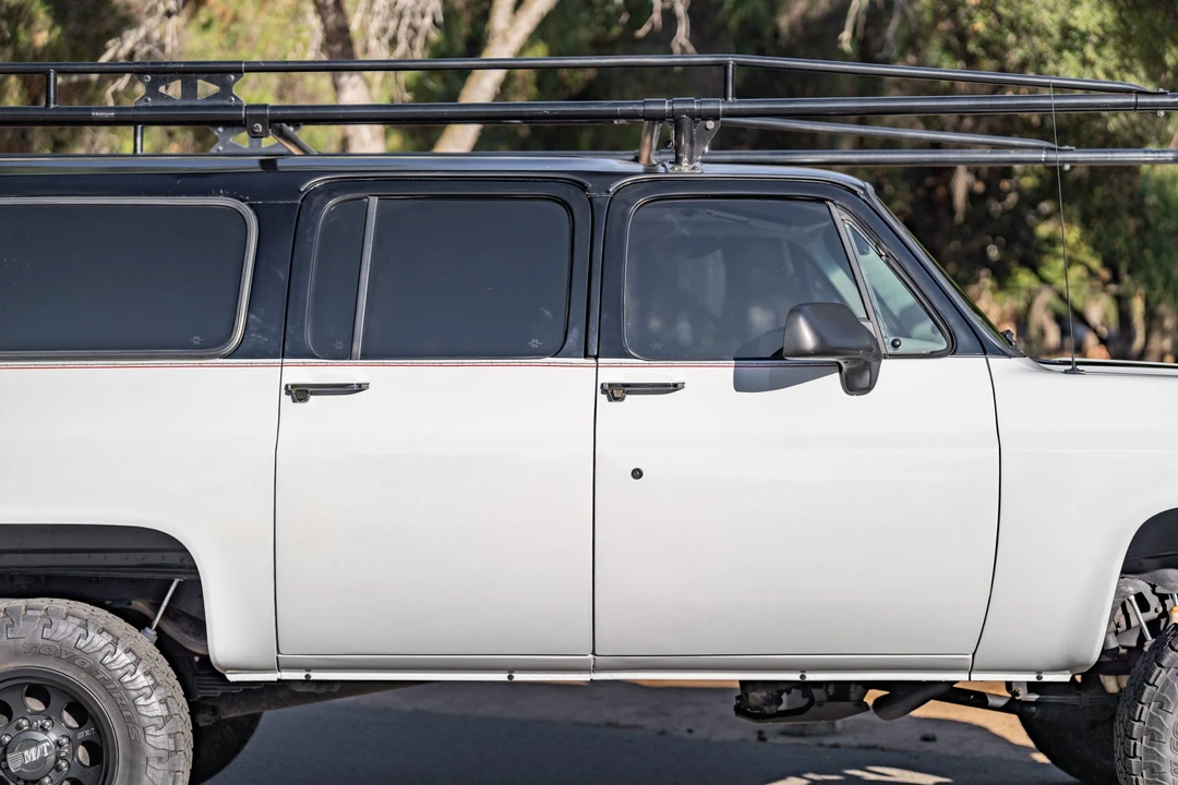1991 Chevrolet Suburban 7th Gen - Image 17 of 31