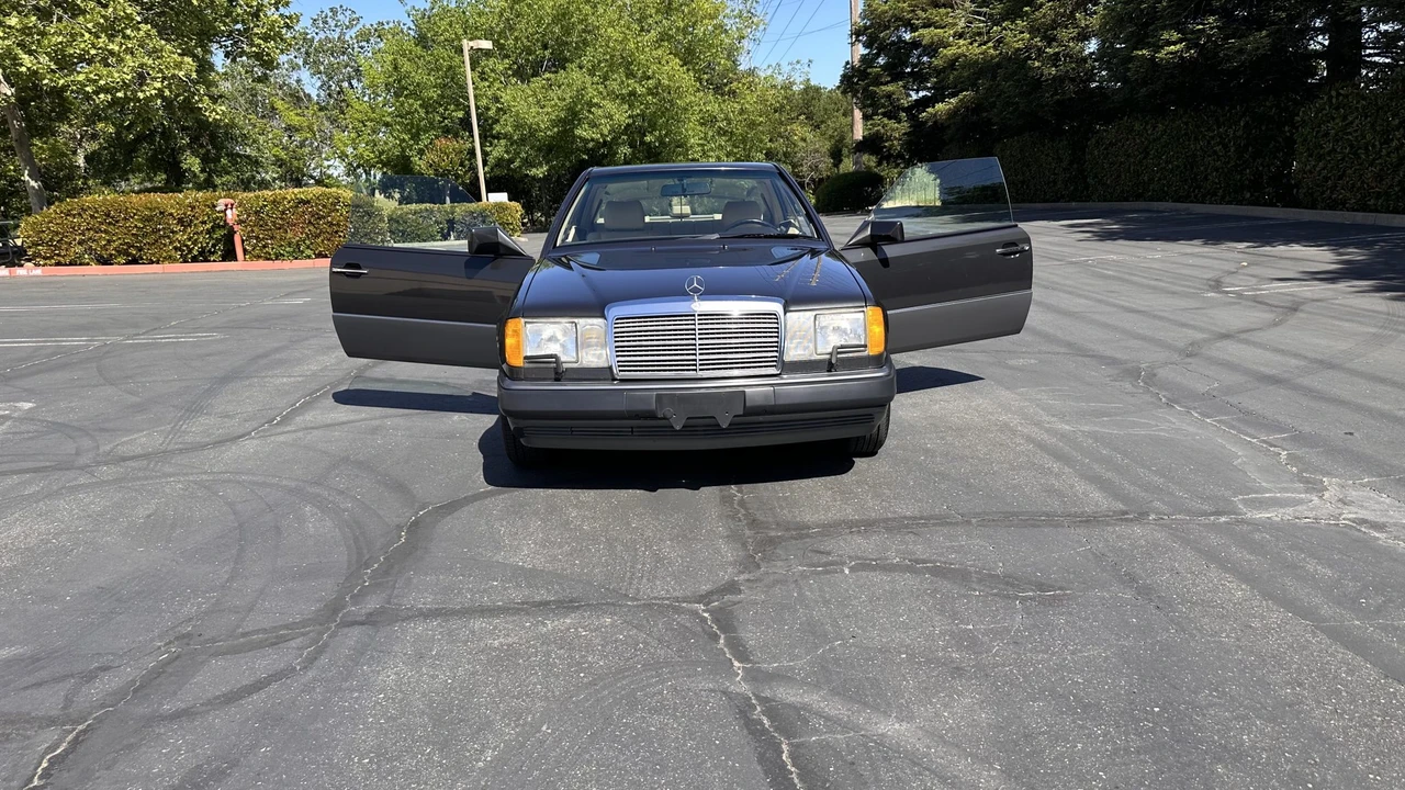 1992 Mercedes-Benz W124 E-Class - Image 26 of 31