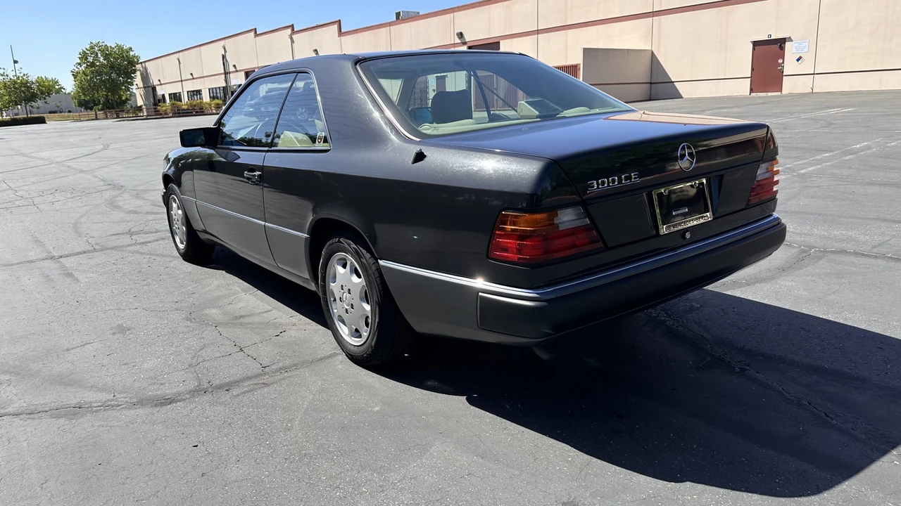 1992 Mercedes-Benz W124 E-Class - Image 9 of 31
