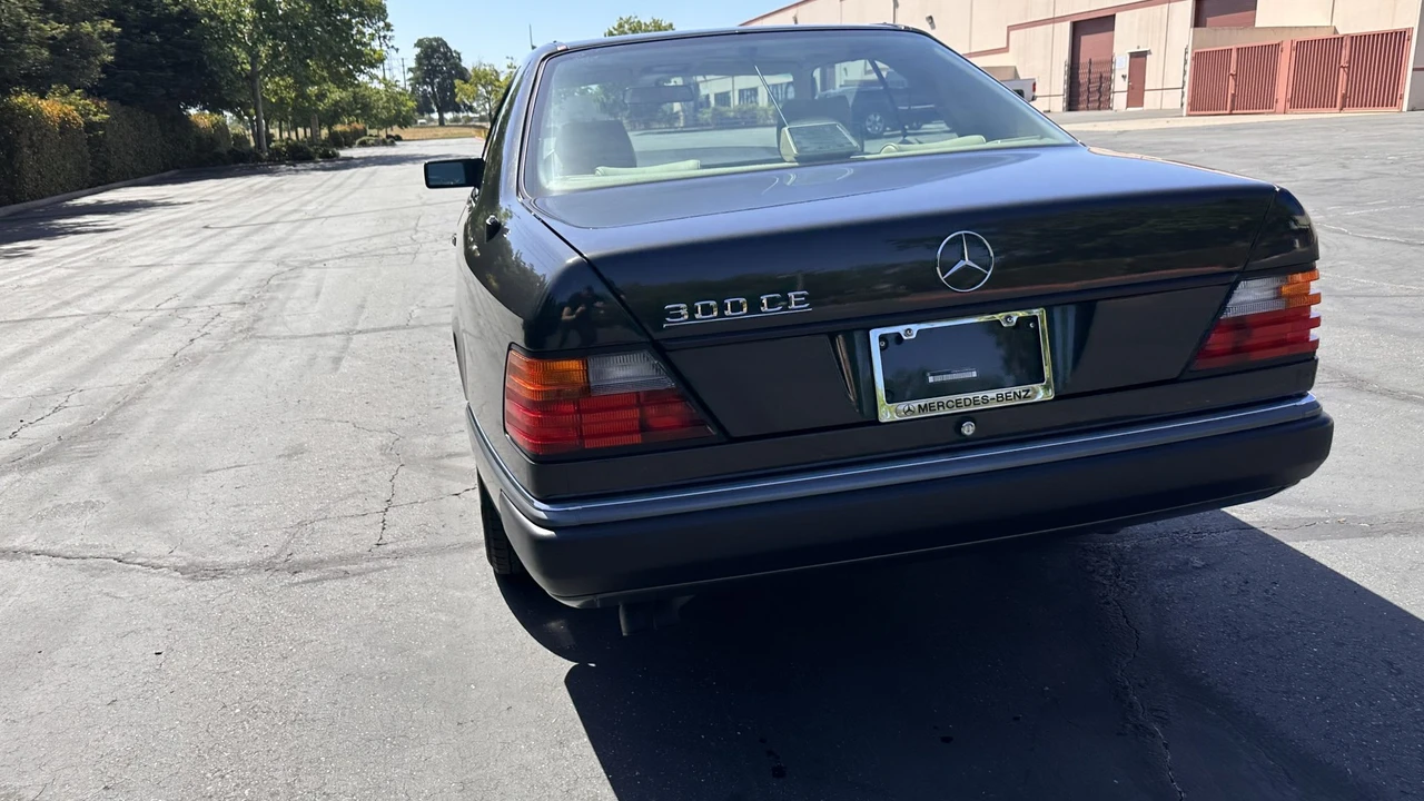 1992 Mercedes-Benz W124 E-Class - Image 11 of 31