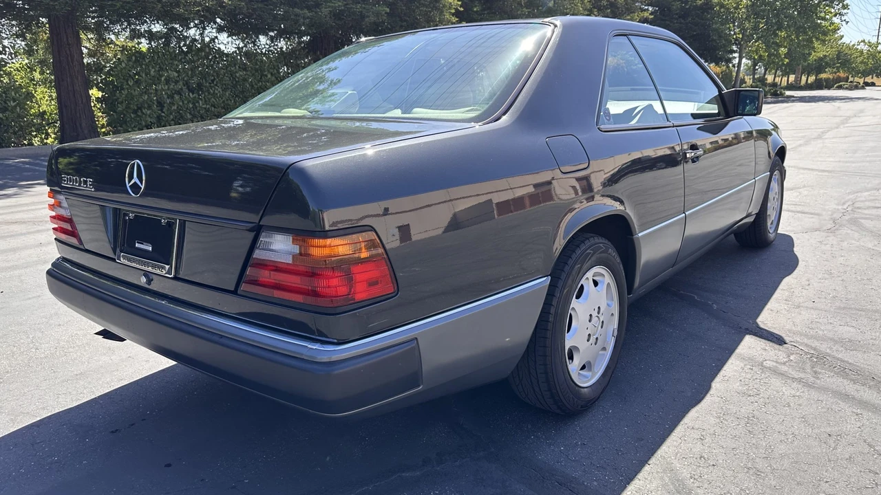 1992 Mercedes-Benz W124 E-Class - Image 14 of 31