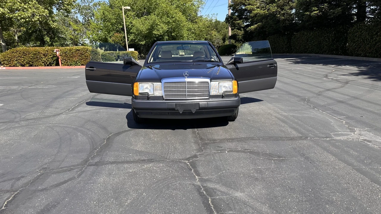 1992 Mercedes-Benz W124 E-Class - Image 25 of 31