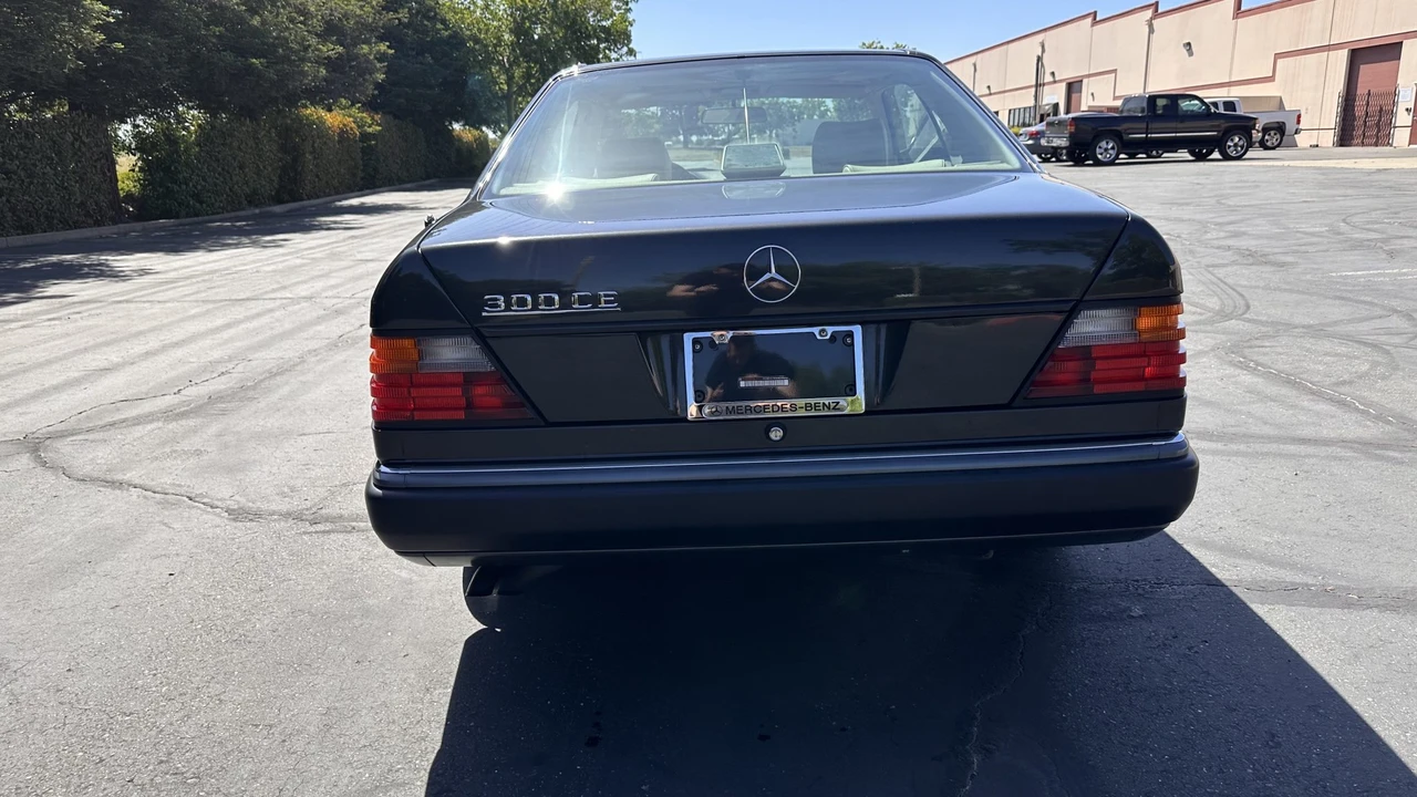 1992 Mercedes-Benz W124 E-Class - Image 12 of 31