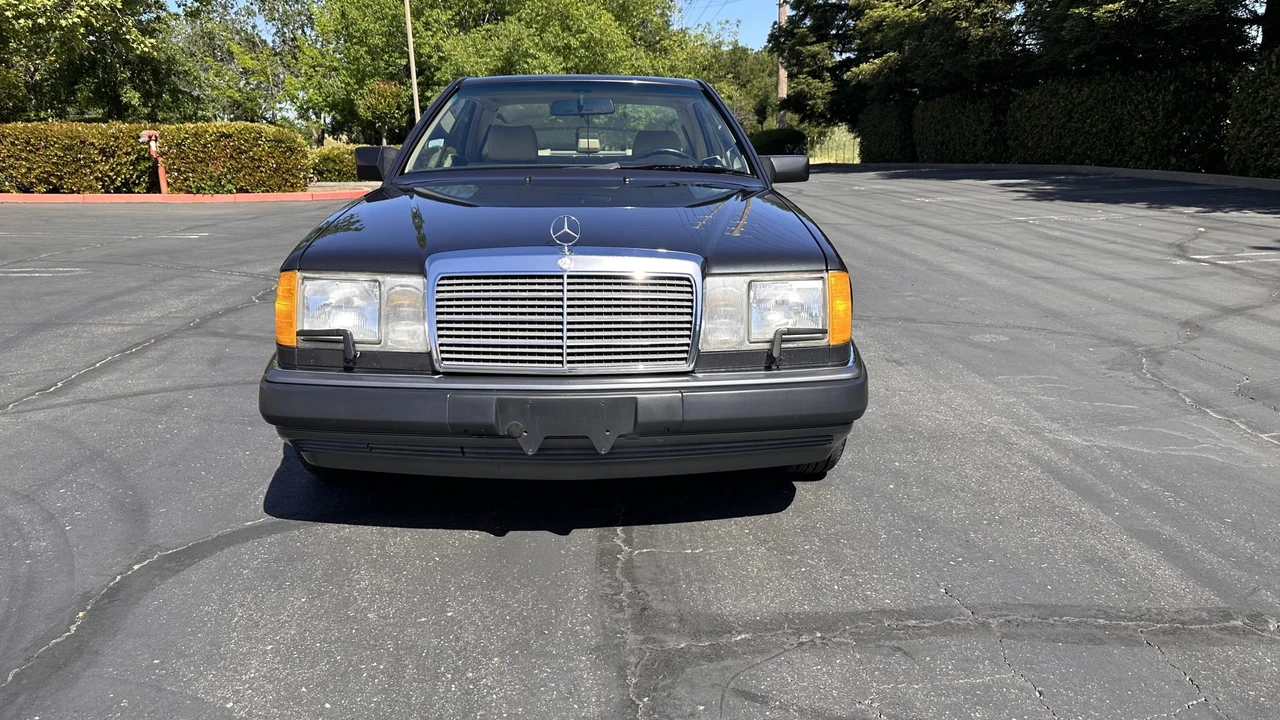 1992 Mercedes-Benz W124 E-Class - Image 2 of 31