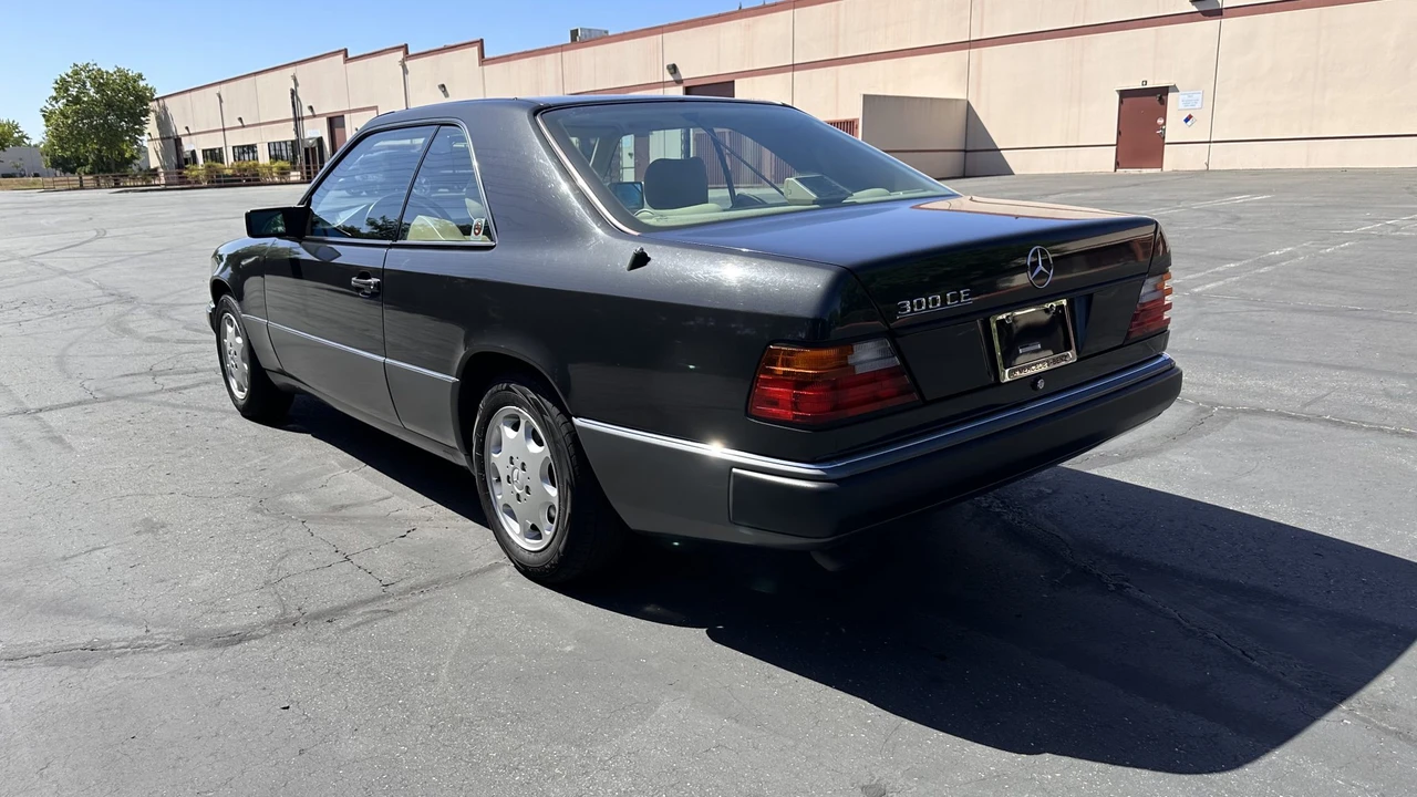 1992 Mercedes-Benz W124 E-Class - Image 8 of 31