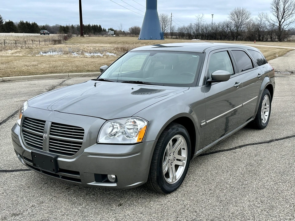 2005 Dodge Magnum 2nd Gen Wagon - Image 8 of 31