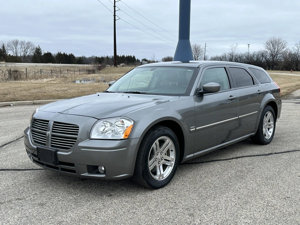 2005 Dodge Magnum 2nd Gen Wagon - Image 10 of 31
